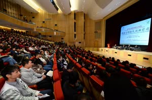 3:binary?id=8Iz11rulKARLCTZlgRvnyXEhtjQ21kGS9tnduiWf2oJjkJTQ5NE_2BWLOt0qP_2B7DWc:The forum attracts a full-house audience 