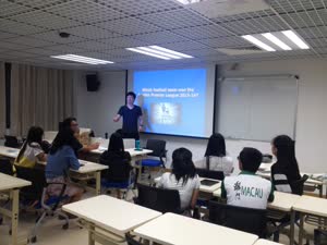 2:binary?id=GxIotCJ_2FmQwbvd5uuD6dczMjzeq4JaQT6ccLQnR_2BGj0GrvIrImjUwIlh7LNUFXgN:Students learn English from a famous English game “Jeopardy”