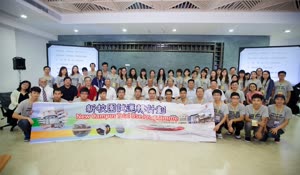 4:binary?id=LkhzOPyMkHiGJRQqLjhK6HSC7y6y7nVsDenWCCYTKE2ECbyY2PPB1nRTJs5XP7Go:Edmund Ho with participants in the trial use programme