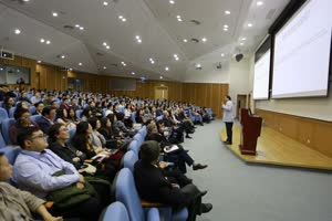 2:binary?id=_2BYt2jW2ZzQ4waCy4MQPeOXOaj5FbJaBJJm_2BX6oAY8ZJvRQ7RFgCZ4QOUNbUXd8sa:The talk attracts many teachers and students