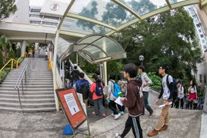 2:binary?id=bYJbeKx_2FxK40qylkwY5AAHqhpK05_2F4HZggetObS99_2BBuAzYDITStag_3D_3D:The campus is swamped with examinees