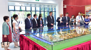 1:binary?id=k1BAPkDbQu1OPamFzB0X_2FzRUe81QGH_2FwMX5M0gI49IiY5Pgbfn0vTA_3D_3D:UM Rector Wei Zhao tells forum participants about the latest developments of UM