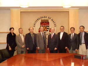 2:binary?id=vB17Ta0peNFkCPTOtJA212G4EpBt4LAuejYD2_2Fn25ll5DPSRM3vhow_3D_3D:Prof. Mark Stephen Wrighton, chancellor of Washington University in St. Louis, visits UM