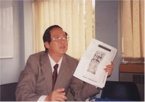 6:binary?id=zbNyrPqHCPYFrqyEHeatHVEvrkZciRDqyNoYOZgZk7jdN3rexk_2FV1g_3D_3D:Yang Yi at the University of Cambridge as a visiting scholar in 1992